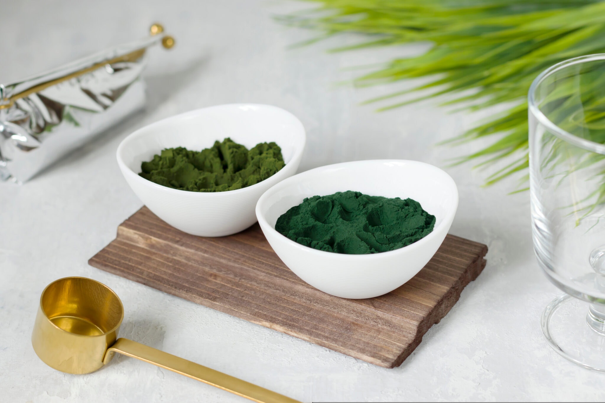 Chlorella,And,Spirulina,Powder,On,A,Light,Background.,A,Green