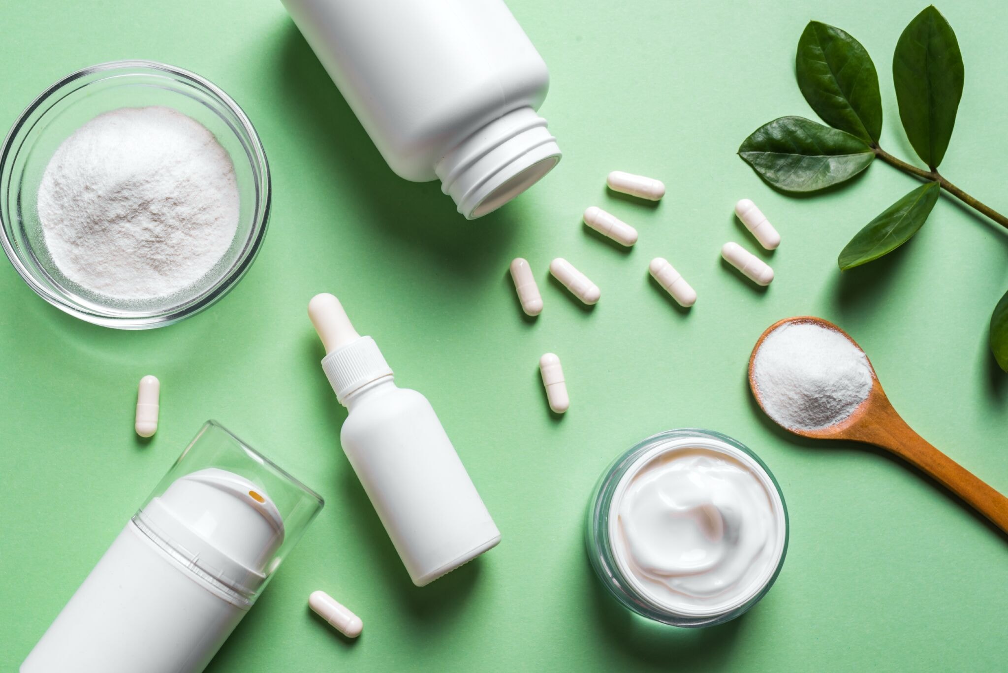 Focus sur le collagène : son rôle dans les routines beauté en 2025 Le collagène endogène est une protéine essentielle pour la peau, la solidité des os et la flexibilité des articulations. Le collagène exogène est proposé sous diverses formes. Entre les crèmes et les compléments alimentaires, il est souvent difficile de savoir comment choisir. Voici quelques pistes pour faire des choix éclairés en toute connaissance de cause.