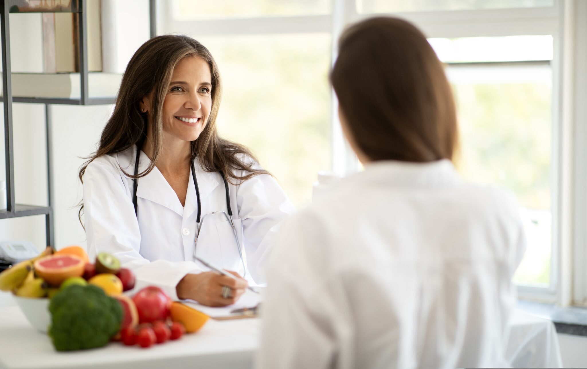 Cheerful,European,Middle,Aged,Doctor,Nutritionist,In,White,Coat,Advises