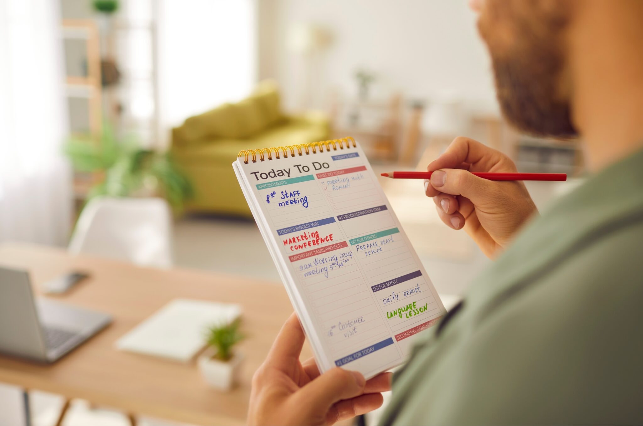 Close,Up,Photo,Of,Business,Man,Holding,To,Do,List