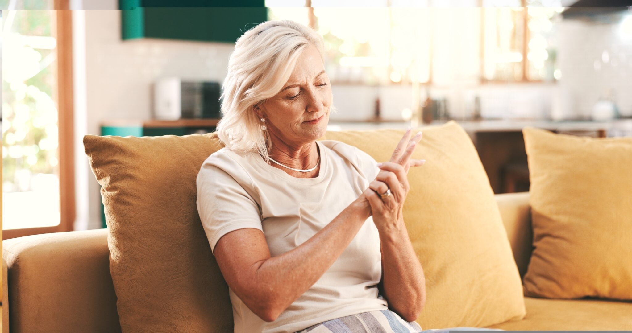 Senior,Woman,,Hand,Pain,And,Arthritis,In,Home,,Orthopedic,Joint